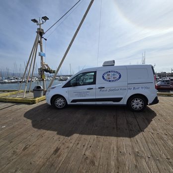 Santa Barbara Fish Market - truck parked in the docks - Seafood Markets Near Me - Santa Barbara, California