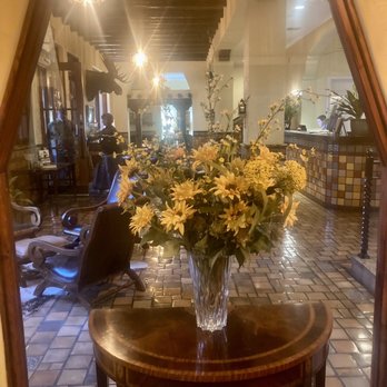 Hotel El Capitan - Lobby flowers - Hotels Near Me - Van Horn, Texas Hotel El Capitan - Lobby flowers - Hotels Near Me - Van Horn, Texas