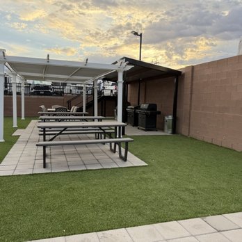 Birdie Rv Park - Picnic area with grills - RV Parks Near Me - Albuquerque, New Mexico