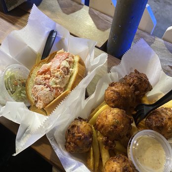 DJ's Clam Shack - Lobster roll and conch fritters - Seafood Near Me - Key West, Florida DJ's Clam Shack - Lobster roll and conch fritters - Seafood Near Me - Key West, Florida
