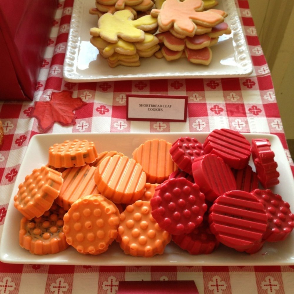 Ohhappyday - Leaf cookies for our "Fall in love" themed engagement party! - Desserts Near Me Ohhappyday - Leaf cookies for our "Fall in love" themed engagement party! - Desserts Near Me