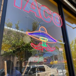 Tacos neon sign