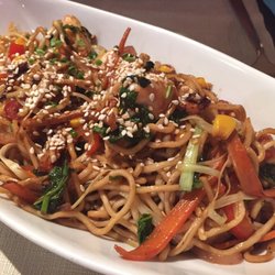 Flor del Drago - Hähnchen und Nudeln "Asiatische Art". Nicht überragend, aber lecker.