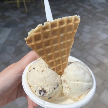 Jeni's Splendid Ice Creams - small size cup - Ice Cream & Frozen Yogurt Near Me - Durham, North Carolina Jeni's Splendid Ice Creams - small size cup - Ice Cream & Frozen Yogurt Near Me - Durham, North Carolina