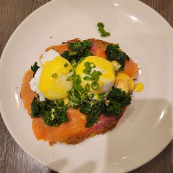 Friedman's - Nova Belly - eggs, salmon,  potatoe cake, kale, and hollandaise sauce - Breakfast & Brunch Near Me - New York, New York