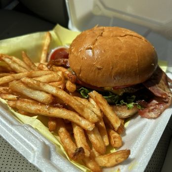 Sammy's Smash Burgers - American Burger with bacon - Food Trucks Near Me - Fairview, Oregon Sammy's Smash Burgers - American Burger with bacon - Food Trucks Near Me - Fairview, Oregon