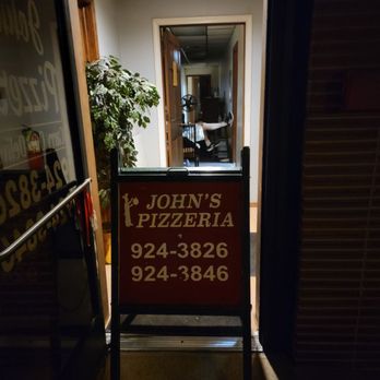 John's Pizzeria - the entrance to the restaurant - Pizza Near Me - Griffith, Indiana