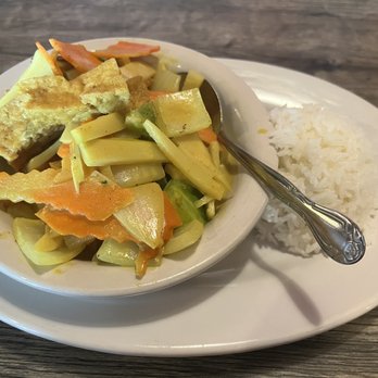 Bambu Kitchen & Sushi Restaurant - Half order Coconut Curry - Vietnamese Near Me - Oakdale, Minnesota