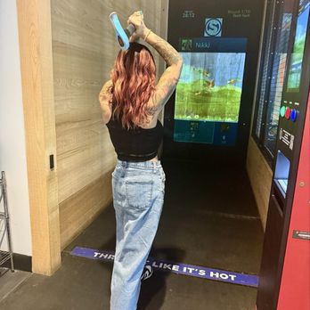 Smash Park - Axe throwing - Pickleball Near Me - La Vista, Nebraska
