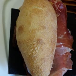 Abuela Elfrides - Montadito de presa y jamón.