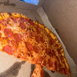 Large pepperoni pizza