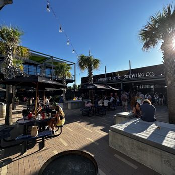Edmund's Oast Brewing - Outdoor area of brewery - Pizza Near Me - Charleston, South Carolina Edmund's Oast Brewing - Outdoor area of brewery - Pizza Near Me - Charleston, South Carolina