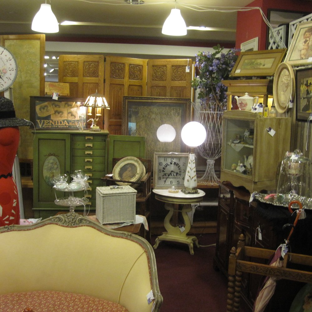 Pasadena Antique Mall - Antiques Near Me - Pasadena, California