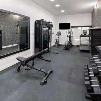 La Quinta by Wyndham Angleton - Health club fitness center gym - Hotels Near Me - Angleton, Texas La Quinta by Wyndham Angleton - Health club fitness center gym - Hotels Near Me - Angleton, Texas