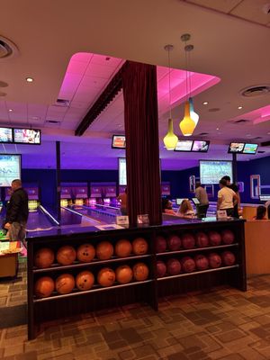 Kings Dining & Entertainment by null