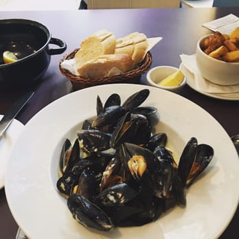 Mussel Inn - Lunch Quickie with Shallot Mussels, fries and a drink all for £7.95. YUM!! - Seafood Near Me - Glasgow, GLG