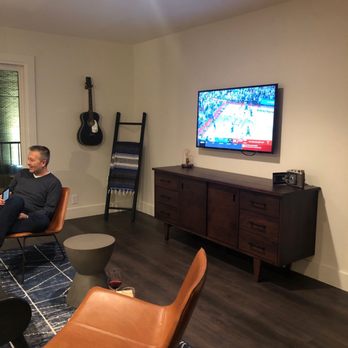 Bode Nashville - Living room - Hotels Near Me - Nashville, Tennessee Bode Nashville - Living room - Hotels Near Me - Nashville, Tennessee