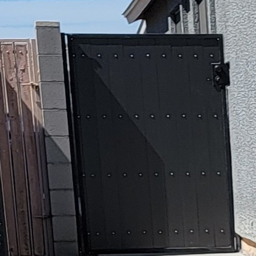 New column, expertly re-hung gate New column, expertly re-hung gate