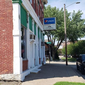 Murph's Tap - a brick building with a sign on the front - Sports Bars Near Me - Dubuque, Iowa
