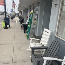 Bain's Hardware - Outside