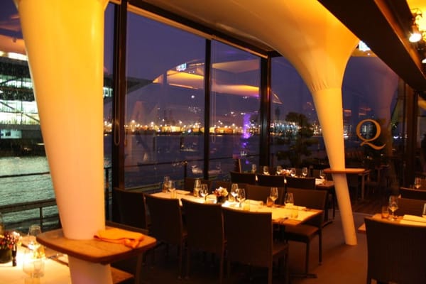 am kai | restaurant. seafood. drinks. elbblick by null