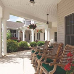 Crestwood Manor - Exterior