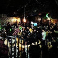 Dirty Dick's Bar - Party time as usual...