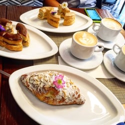 Panadería Artesanal da Silva - Si donas rellenas de avellana! Una delicia al igual que el capuchino y el bigote con nueces relleno de avellana :)