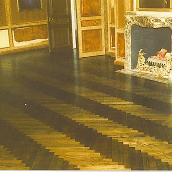 Peiser Floors - a fireplace in the middle of a room - Flooring Near Me - New York, New York Peiser Floors - a fireplace in the middle of a room - Flooring Near Me - New York, New York