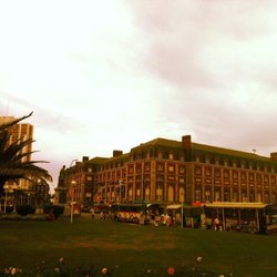 Le Monde - plaza colon