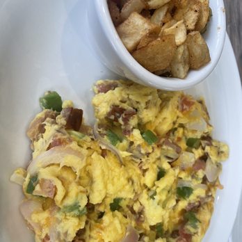 Hash Kitchen Arcadia - DIY scramble - Breakfast & Brunch Near Me - Phoenix, Arizona