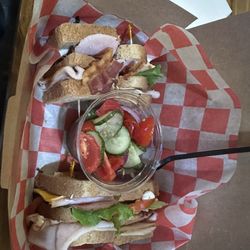 Timi’s Cafe - Club sandwich