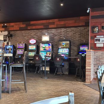 Uncle Jerry’s Pizza Company - Entrance, seating and gaming section - Pizza Near Me - Cary, Illinois Uncle Jerry’s Pizza Company - Entrance, seating and gaming section - Pizza Near Me - Cary, Illinois