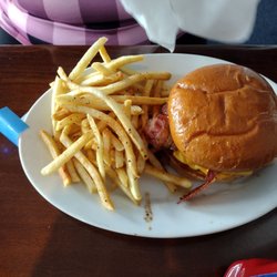 The Waterfront Bistro - Steakhouse burger