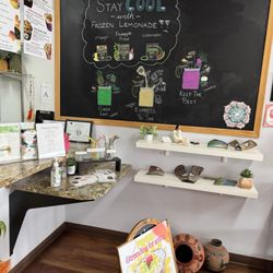 Berry Beet Juice Bar - Frozen lemonade available