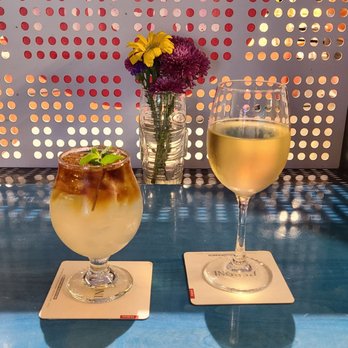 Two Tides Bar - Maitai with sweet white wine - Bars Near Me - Honolulu, Hawaii