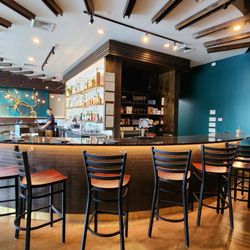 Nomu Ramen And Izakaya - Bar area