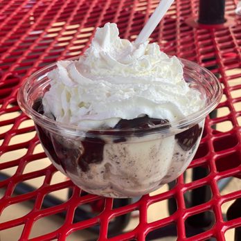 Bruster's Real Ice Cream - Scoops Sundae - Ice Cream & Frozen Yogurt Near Me - Matthews, North Carolina