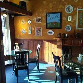 Bellevue Bistro - Attractive bright interior. - Breakfast & Brunch Near Me - Bellevue, Kentucky Bellevue Bistro - Attractive bright interior. - Breakfast & Brunch Near Me - Bellevue, Kentucky