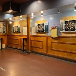 Silhouette Lounge - Darts!