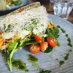 Social - Zucchinibrødssandwich med avokado og hummus