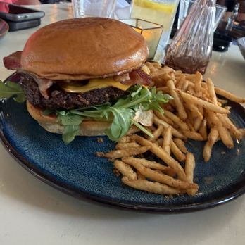 Encina - Burger - New American Near Me - Dallas, Texas