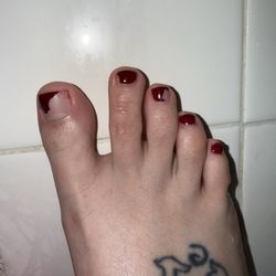 Fashion Nails and Spa - Day after GEL Pedicure.