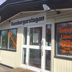 Hamburgarstugan - Fasaden utanför Hamburgerstugan. Intrycket jag får är att stället har varit en bensinstationskiosk en gång i tiden.