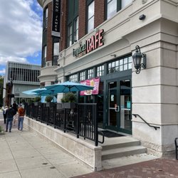 Great location and patio! (9/29/2022)