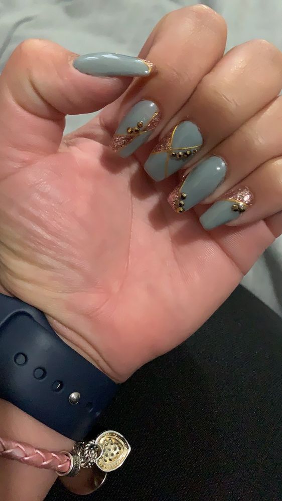 Nails 2 Meet U Beauty Bar Logo