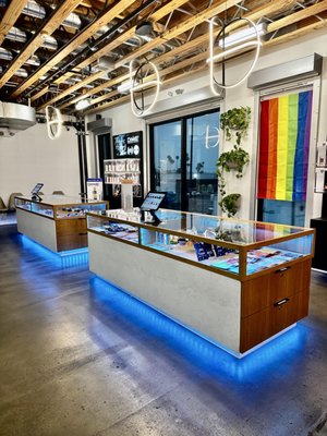 LA KUSH - Cannabis Dispensary by null