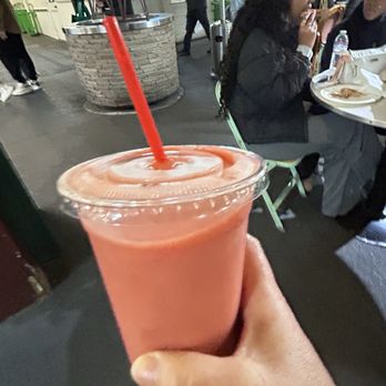 Salad Bar - The Island Breeze smoothie. - Juice Bars & Smoothies Near Me - Los Angeles, California