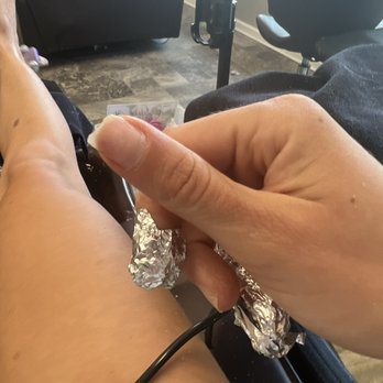 Riverland Nail Spa - I left with my nail like this - Nail Salons Near Me - Upper Arlington, Ohio