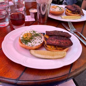 Au Cheval - Single cheeseburger with bacon and egg - Bars Near Me - Chicago, Illinois